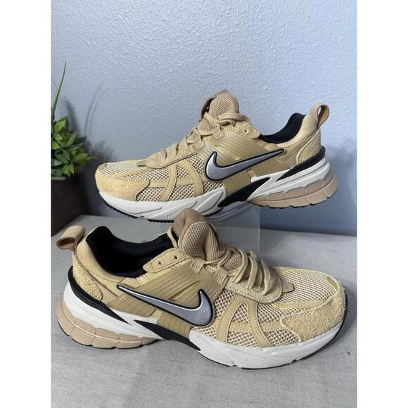 Size Woman 12 , Men 10.5 - Nike V2K Run Sesame W - Picture 2 of 9